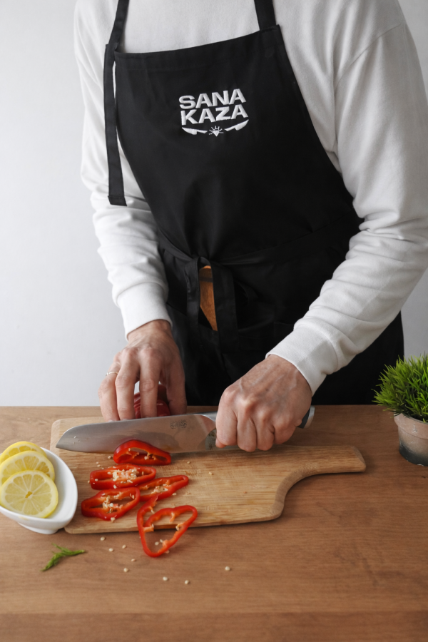 Couteau sontoku 18cm+ tablier noir unisexe sanakaza- coffret élégance cadeau prêt à offrir