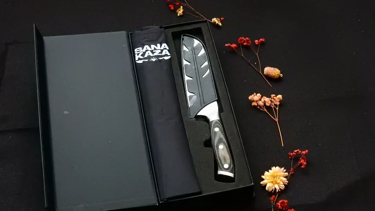 Cuisiner ensemble : coffret Sanakaza avec couteau Santoku, tablier et fleurs séchées