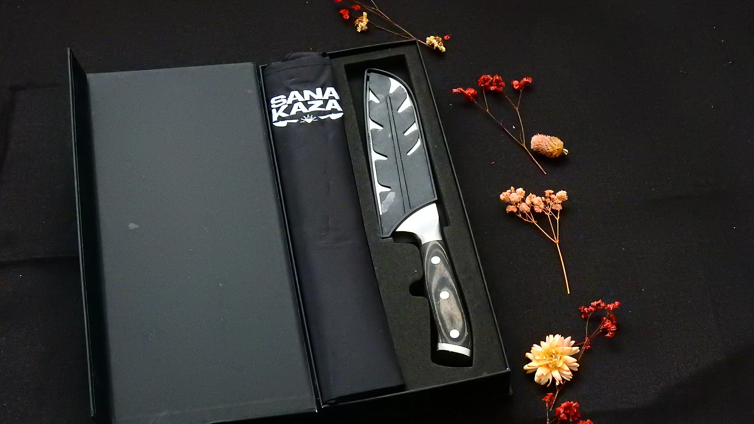Cuisiner ensemble : coffret Sanakaza avec couteau Santoku, tablier et fleurs séchées