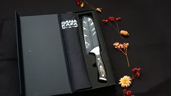 Couteau sontoku 18cm+ tablier noir unisexe sanakaza- coffret élégance cadeau prêt à offrir