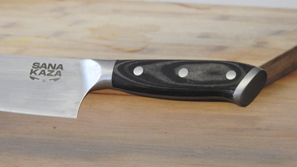 Couteau sontoku 18cm+ tablier noir unisexe sanakaza- coffret élégance cadeau prêt à offrir